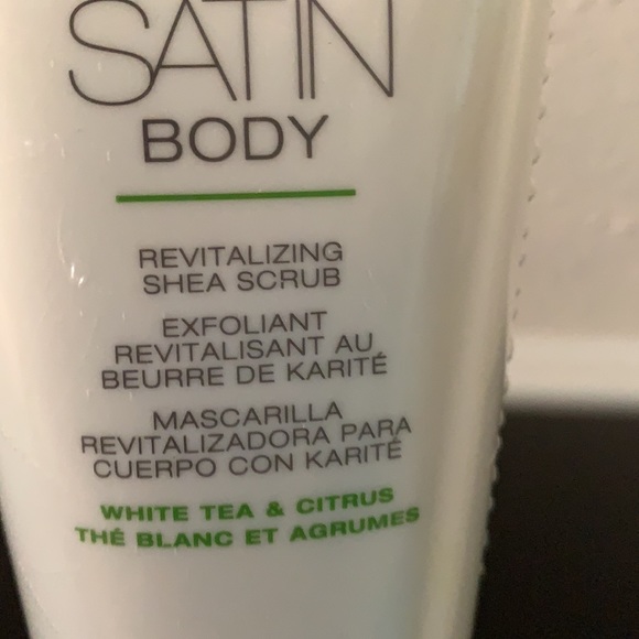White tea and citrus satin body she body wash/ Body scrub/Mary Kay - Picture 2 of 3